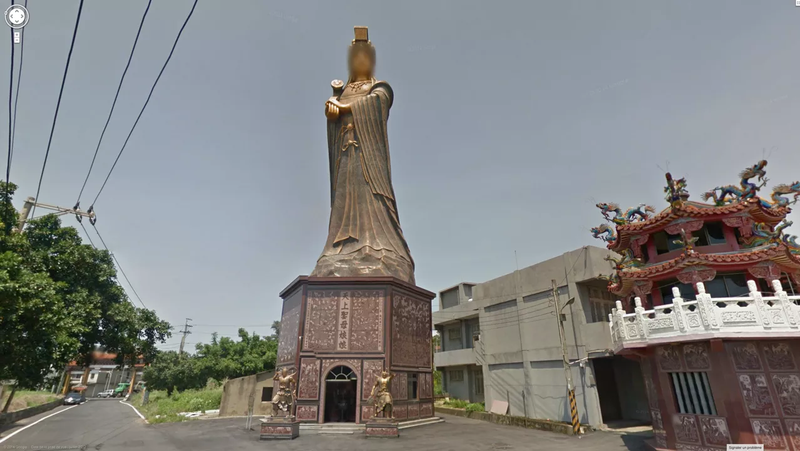 Illustration for article titled Monumentos anónimos en Street View: Google también difumina su cara